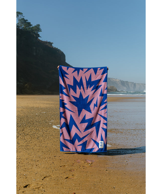 Flashhhh Beach Towel - Klein Blue / Pink