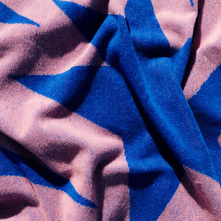 Flashhhh Beach Towel - Klein Blue / Pink